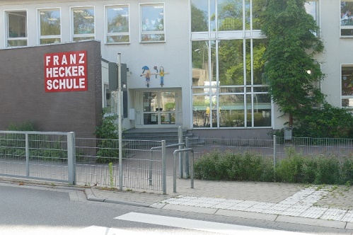 Eingang Franz-Hecker-Schule