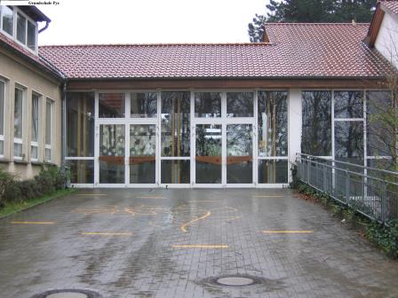 Eingang Grundschule Pye