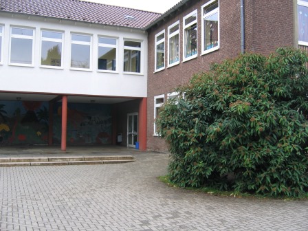 Eingang zur Heiligenwegschule